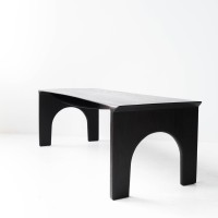 <a href="https://www.galeriegosserez.com/artistes/cober-lukas.html">Lukas Cober</a> - Kuro - table basse